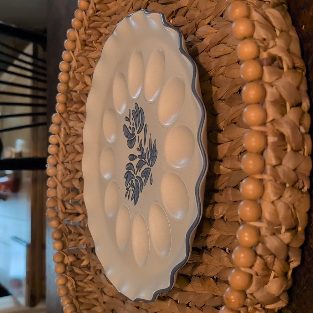 Pfaltzgraff Yorktowne Stoneware Deviled Egg Platter Ruffled